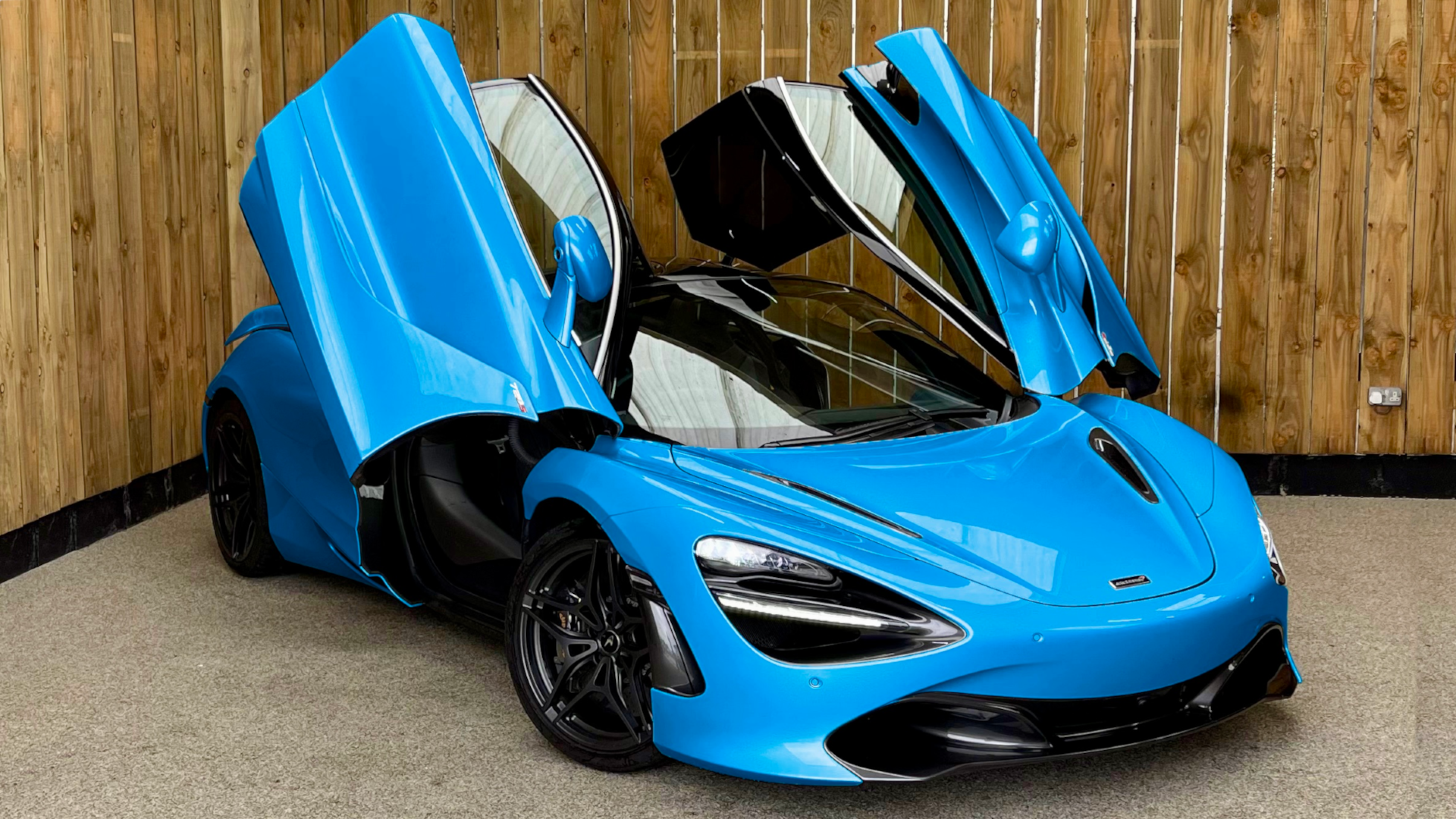 MCLAREN 720S LAUNCH ED.